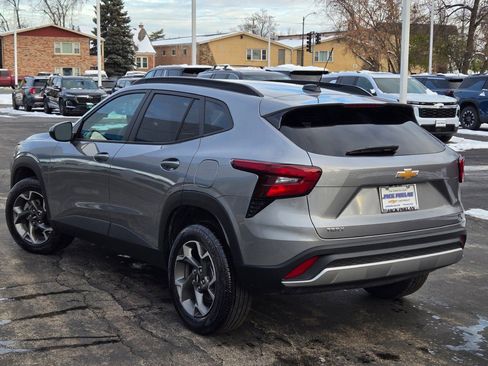 Certified 2025 Chevrolet Trax LT w/ LT Convenience Package image 13