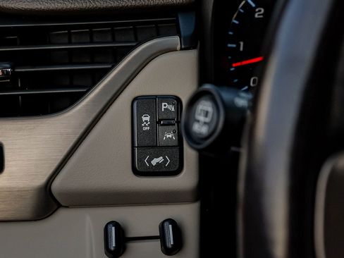 Used 2019 GMC Yukon Denali w/ Open Road Package image 34