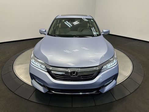 Used 2017 Honda Accord Touring image 3