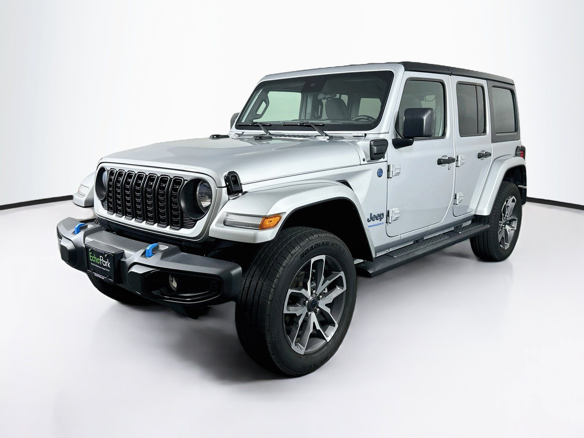 Used 2024 Jeep Wrangler Unlimited w/ Convenience Group AWD/4WD image 3