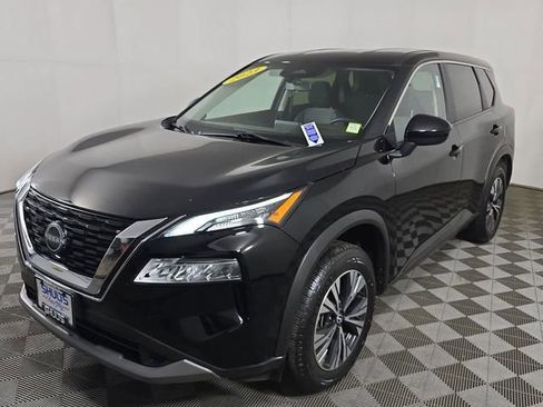 Used 2023 Nissan Rogue SV image 4