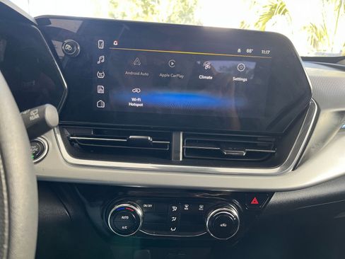 Used 2025 Chevrolet Trax LT image 17