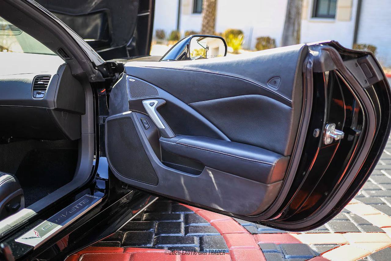 Used 2019 Chevrolet Corvette Z06 RWD image 14