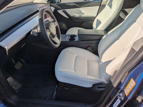 Used 2022 Tesla Model Y Long Range image 14