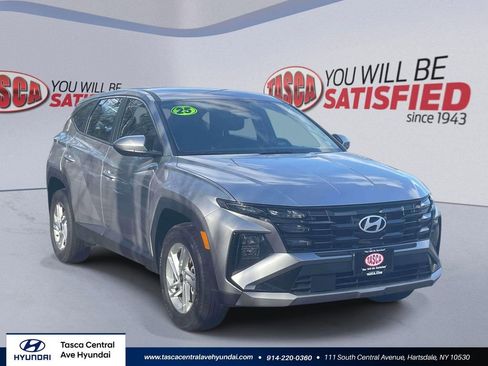 Certified 2025 Hyundai Tucson SE AWD/4WD image 1