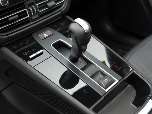 Certified 2026 Porsche Macan AWD/4WD image 23