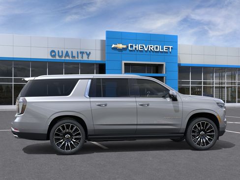 New 2026 Chevrolet Suburban High Country AWD/4WD image 5