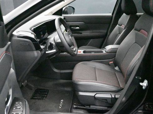 New 2025 Nissan Kicks SR image 13