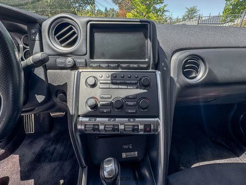 Used 2011 Nissan GT-R Premium AWD/4WD image 43