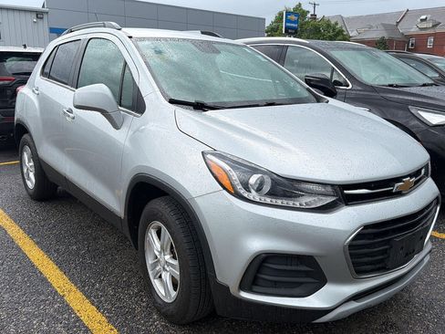 Used 2019 Chevrolet Trax LT w/ LT Convenience Package AWD/4WD image 3