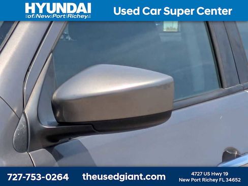Used 2017 Nissan Versa SV FWD image 11