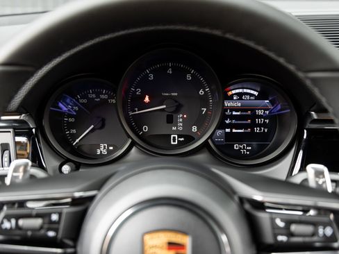 Certified 2026 Porsche Macan AWD/4WD image 14