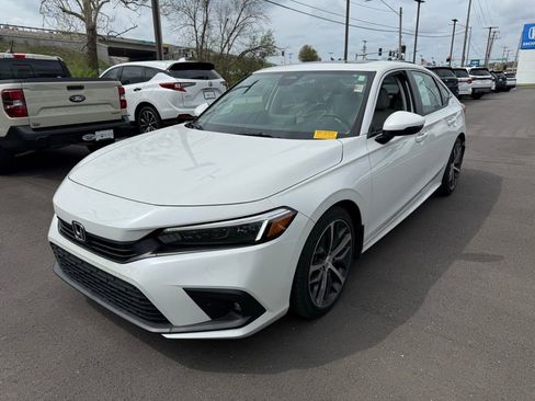 Used 2024 Honda Civic Touring image 3