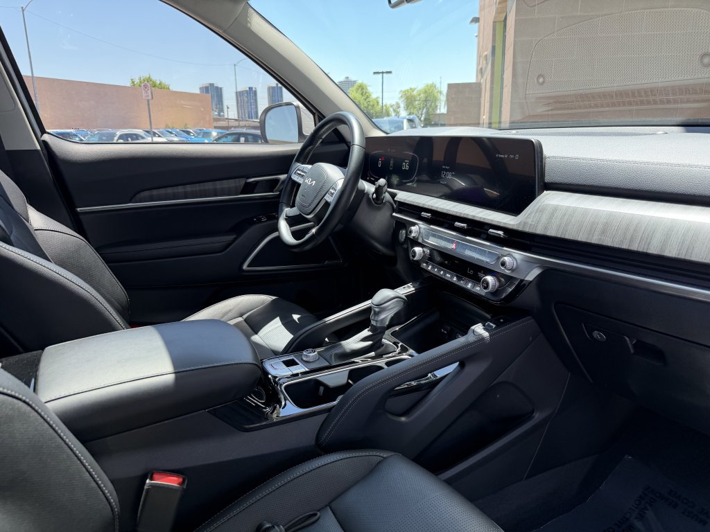 Used 2025 Kia Telluride EX w/ EX Captain's Chair Package FWD image 41