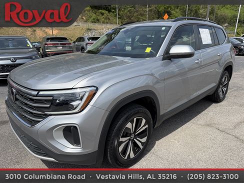 Certified 2024 Volkswagen Atlas SE image 1