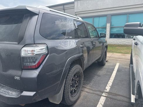 Used 2018 Toyota 4Runner SR5 Premium RWD image 2