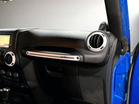 Used 2014 Jeep Wrangler Unlimited Sahara image 25