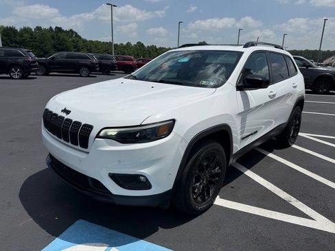 Used 2023 Jeep Cherokee Altitude Lux w/ Lux Elite Package AWD/4WD image 4
