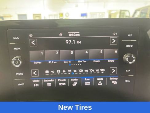 Used 2025 Volkswagen Jetta SE image 16