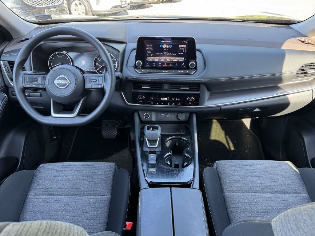 Used 2023 Nissan Rogue SV FWD image 2
