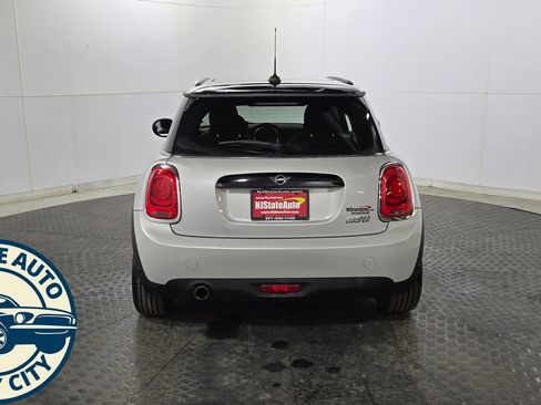 Used 2019 MINI Cooper 2-Door Hardtop image 5