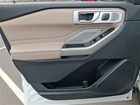 Used 2023 Ford Explorer Limited w/ Limited Technology Package image 12