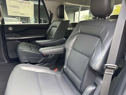New 2025 Lincoln Navigator Reserve image 16