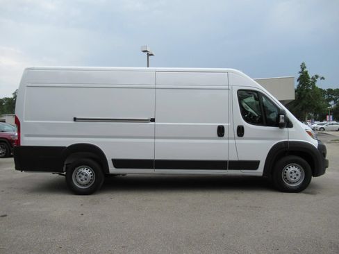 Used 2025 RAM ProMaster 3500 w/ Convenience Group FWD image 2