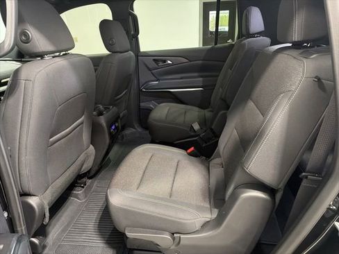 Used 2025 Chevrolet Traverse LT w/ Driver Confidence Package image 26