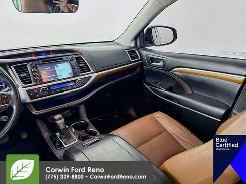 Used 2017 Toyota Highlander Limited Platinum image 27