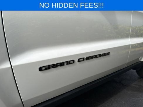 Used 2021 Jeep Grand Cherokee Laredo RWD image 6