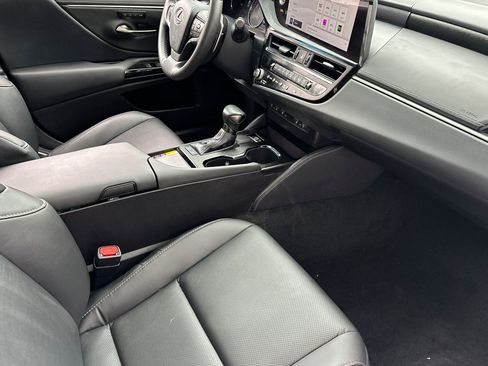 Used 2025 Lexus ES 300h F Sport FWD image 31