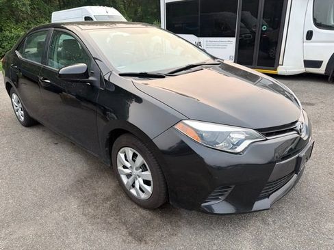 Used 2016 Toyota Corolla LE FWD image 3