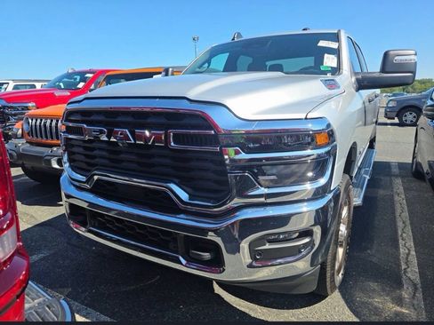 Used 2026 RAM 2500 Big Horn AWD/4WD image 5