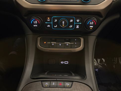 Used 2022 GMC Acadia Denali w/ Denali Ultimate Package AWD/4WD image 37