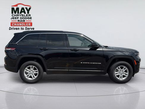 Certified 2024 Jeep Grand Cherokee Laredo w/ Trailer Tow Package AWD/4WD image 8