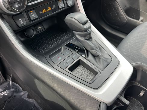 Used 2025 Toyota RAV4 XLE image 41