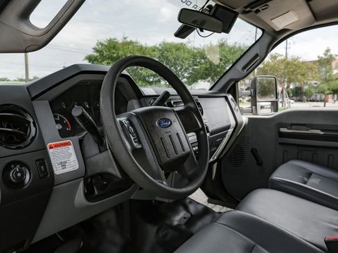 Used 2014 Ford F550 2WD Regular Cab Super Duty image 3