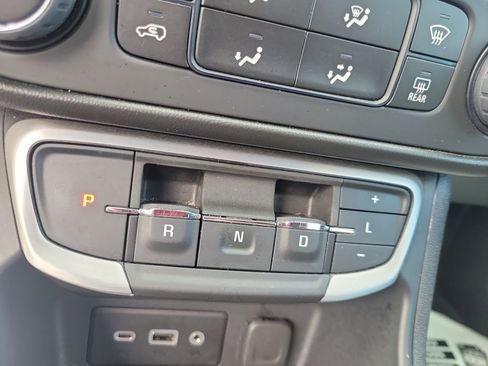 Used 2022 GMC Terrain SLE image 27