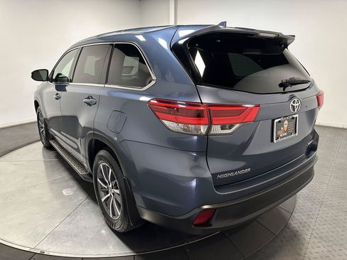 Used 2017 Toyota Highlander XLE AWD/4WD image 4