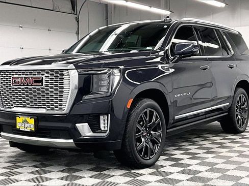 Used 2023 GMC Yukon Denali w/ LPO, Floor Liner Package image 12