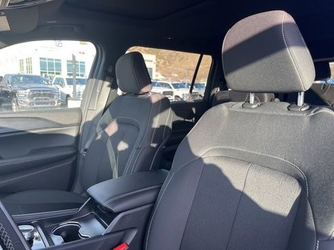 New 2026 Jeep Grand Cherokee L 4WD image 13