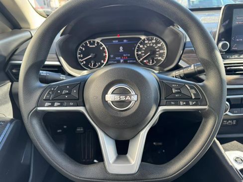 Used 2025 Nissan Altima 2.5 SV image 14