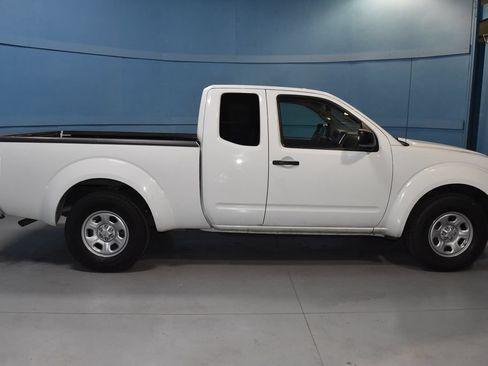 Used 2015 Nissan Frontier SV RWD image 16