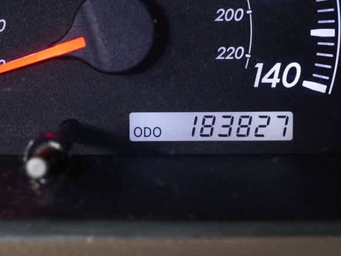Used 2005 Toyota Camry LE FWD image 11