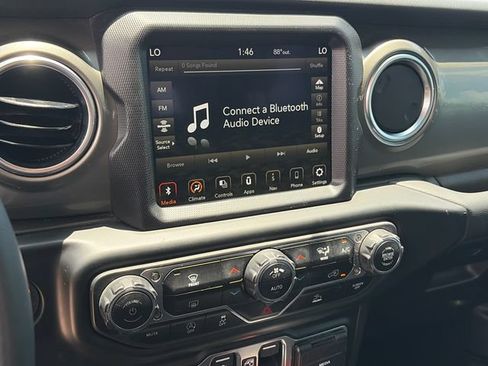 Used 2023 Jeep Gladiator Overland AWD/4WD image 21