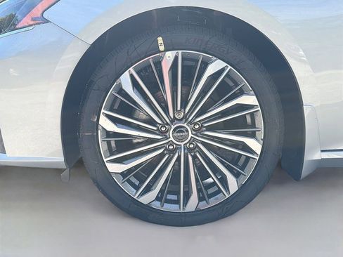 New 2025 Nissan Altima 2.5 SL image 34