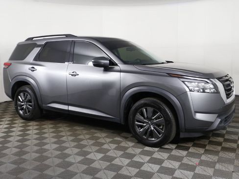 Used 2023 Nissan Pathfinder SV image 18