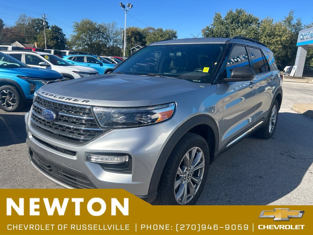 Used 2020 Ford Explorer XLT w/ Equipment Group 202A AWD/4WD image 3