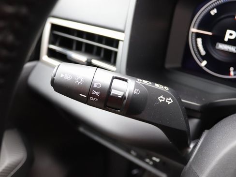 New 2025 Mitsubishi Outlander SE image 15